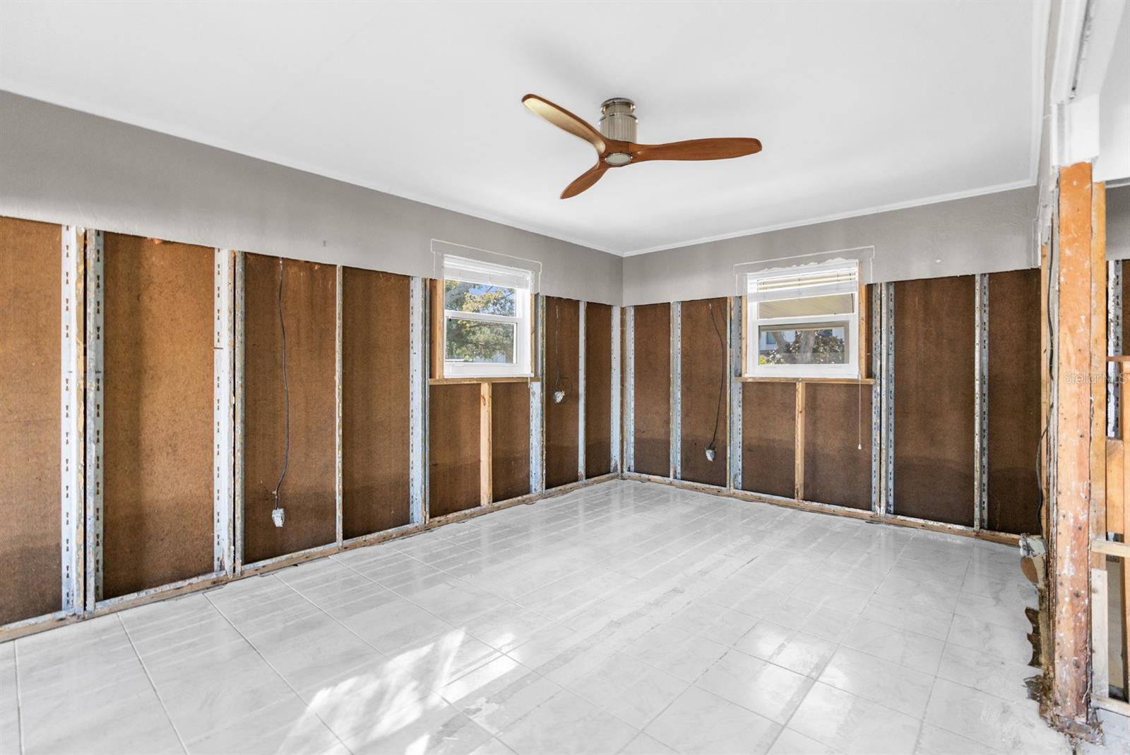 Listing photo id 10 for 8225 Channel Drive