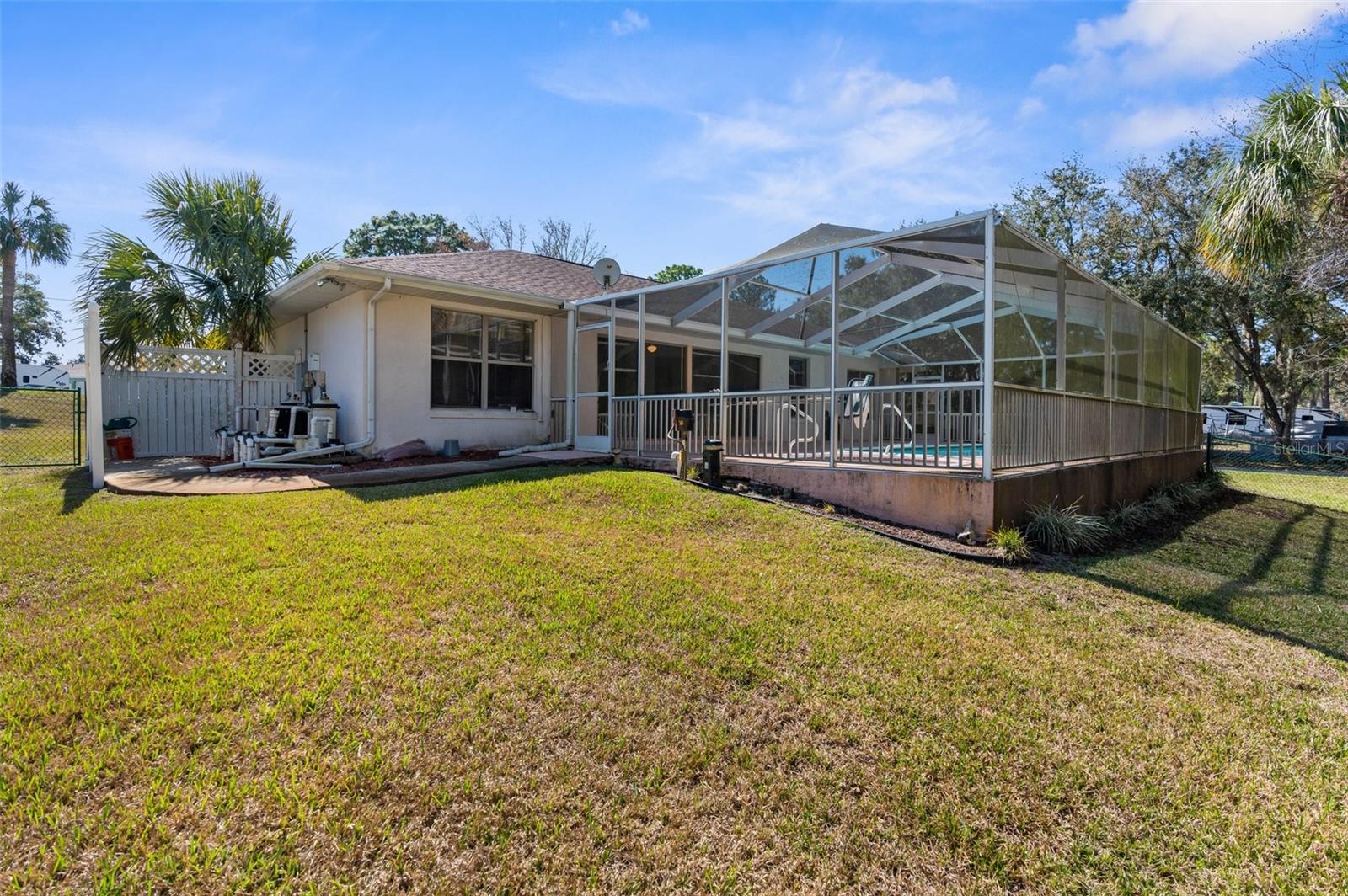 Listing photo id 23 for 7315 Golf Club Street