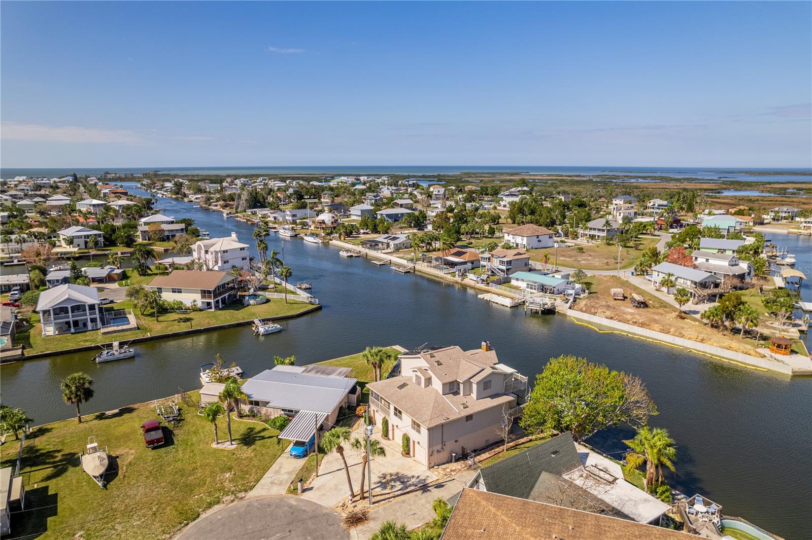 Listing photo id 12 for 4529 Flounder Drive