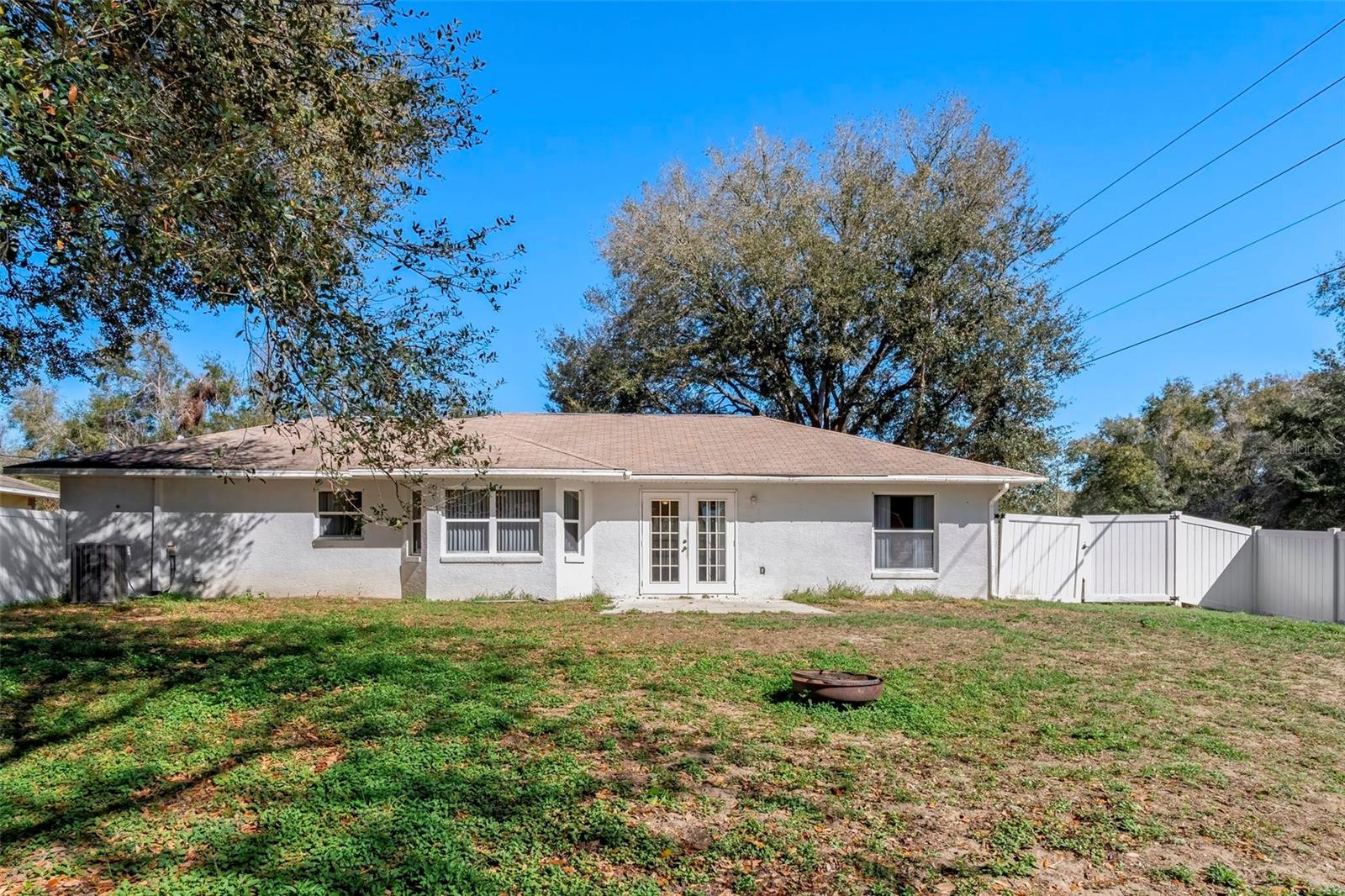 Listing photo id 26 for 2205 Bluegrass Street