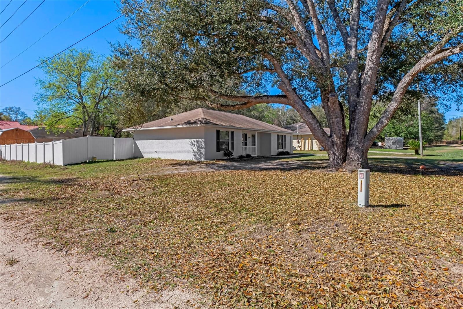 Listing photo id 1 for 2205 Bluegrass Street