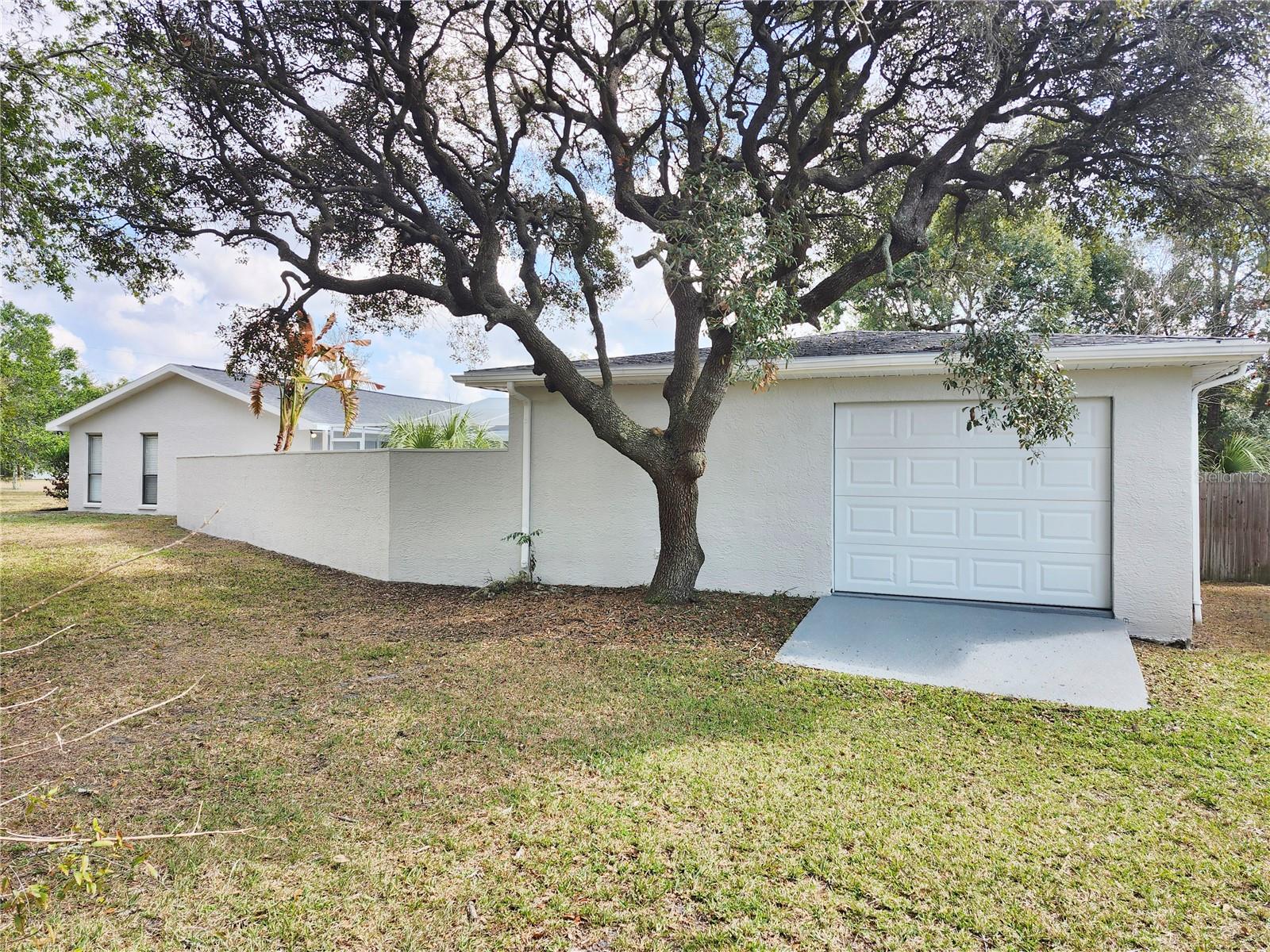 Listing photo id 1 for 8055 River Country Drive