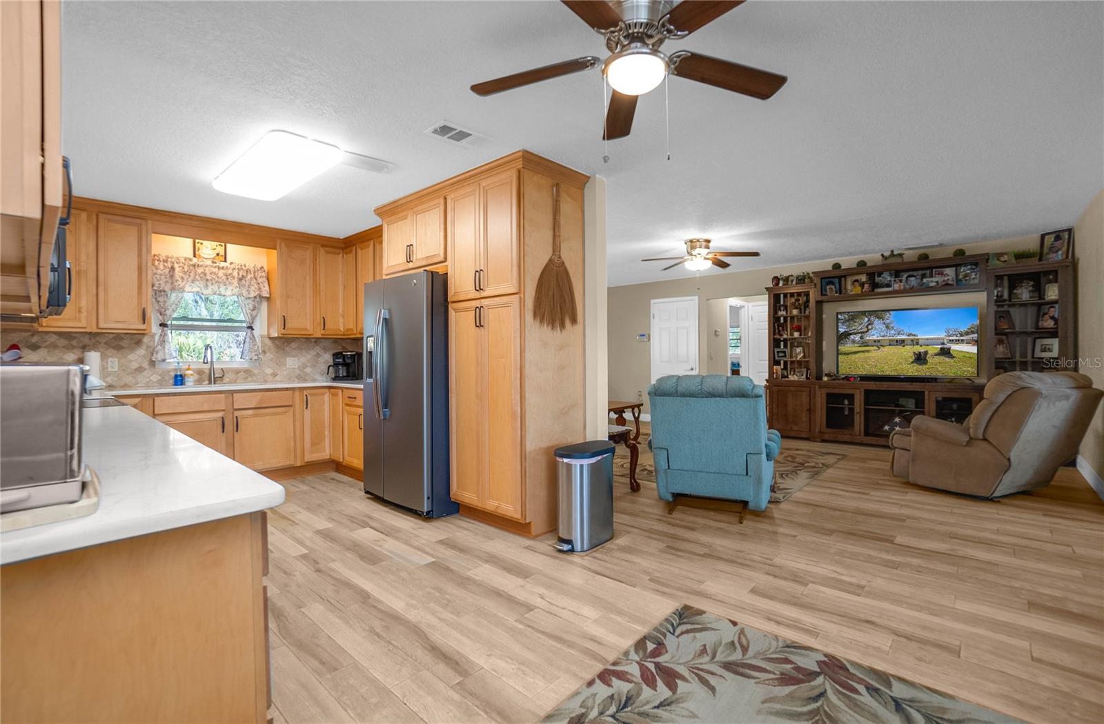 Listing photo id 11 for 8880 Glenvale Court