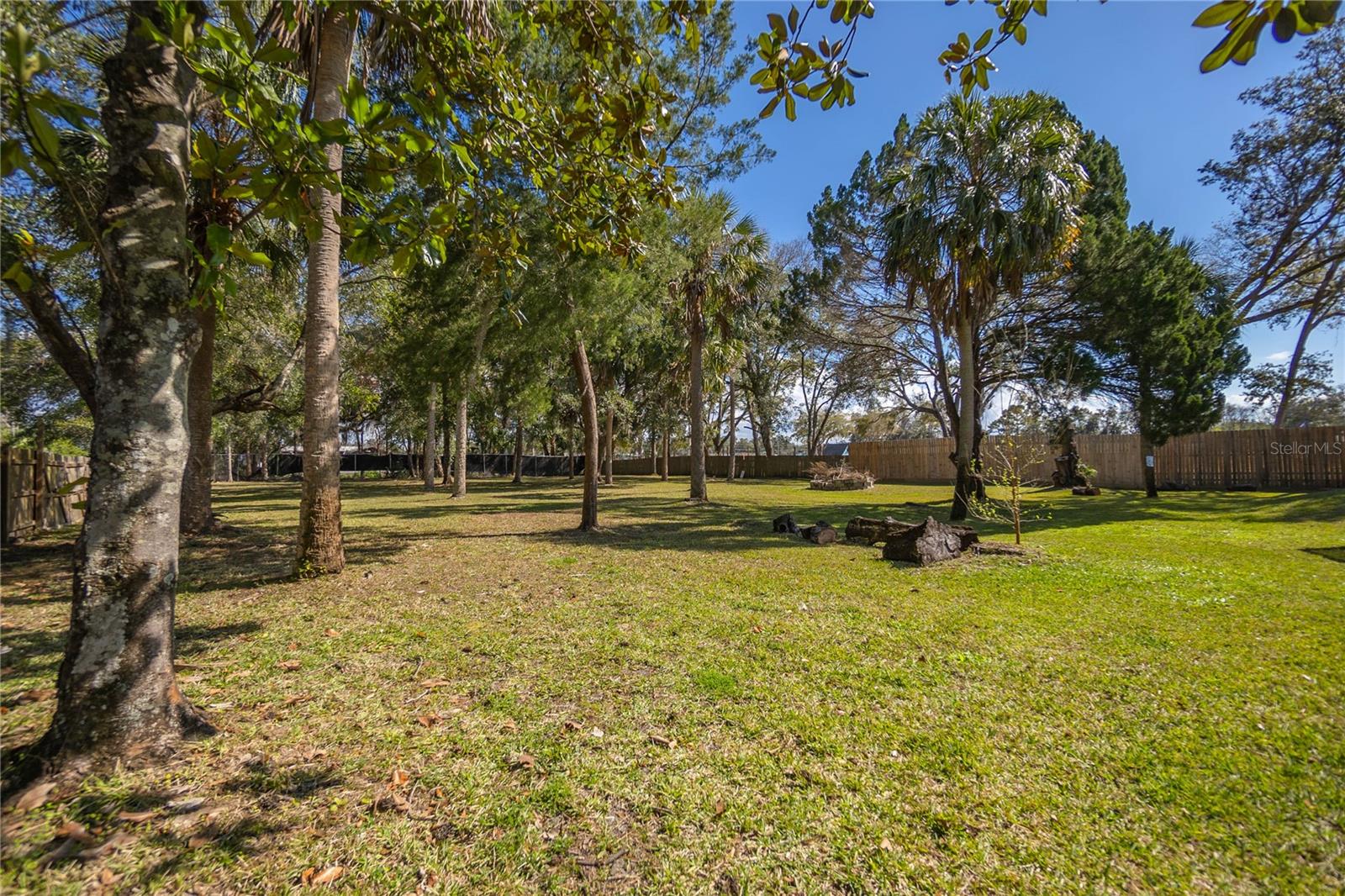 Listing photo id 27 for 8880 Glenvale Court