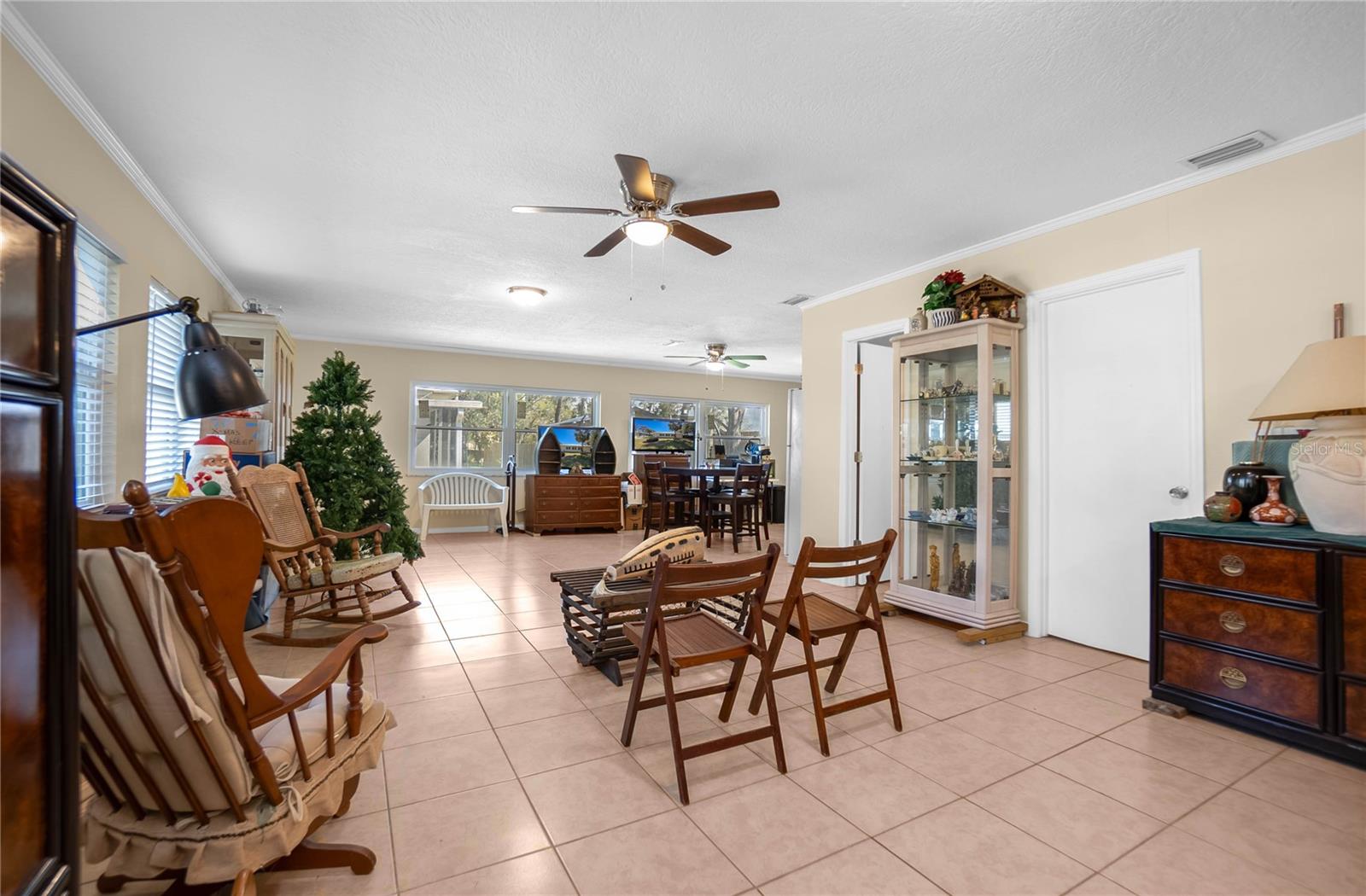 Listing photo id 41 for 8880 Glenvale Court