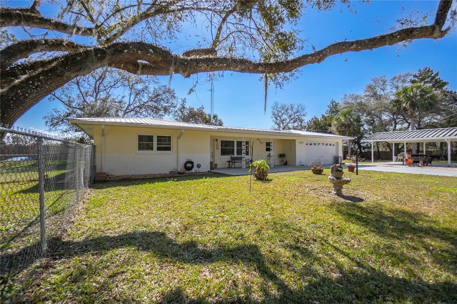 Listing photo id 3 for 8880 Glenvale Court