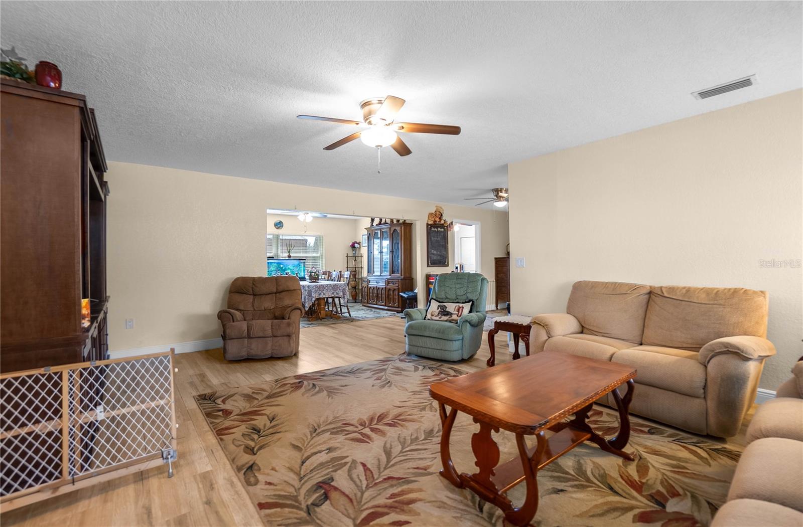 Listing photo id 6 for 8880 Glenvale Court