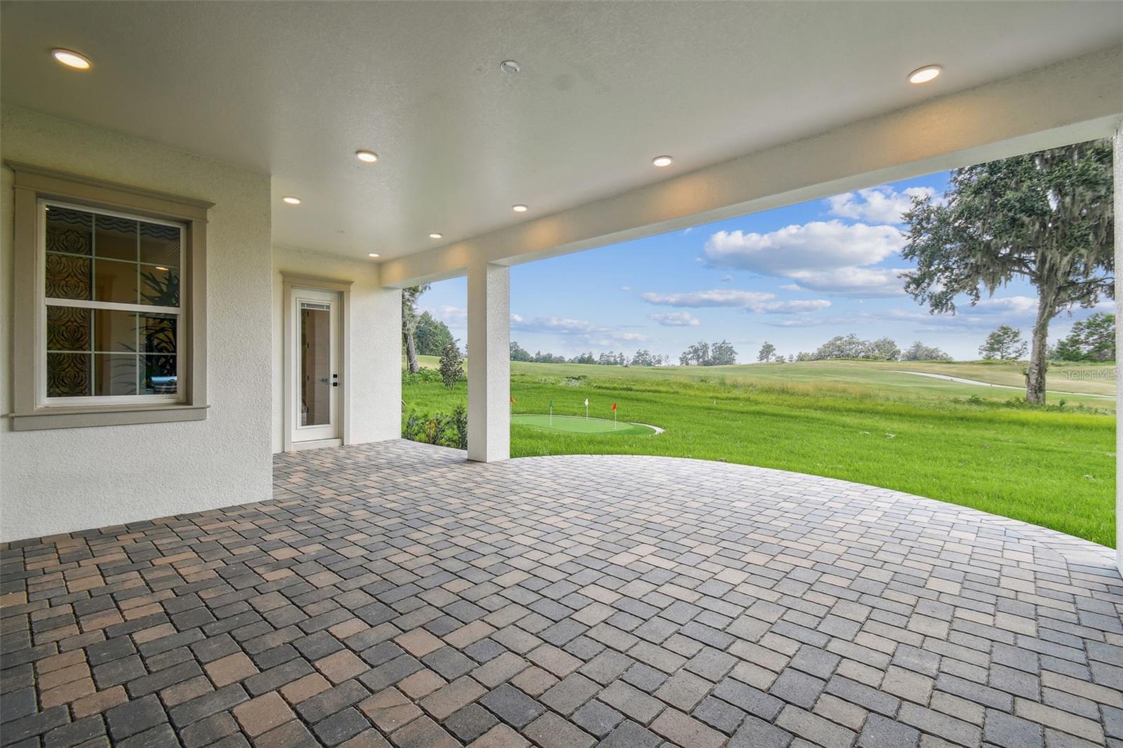 Listing photo id 6 for 6452 Summit View Drive