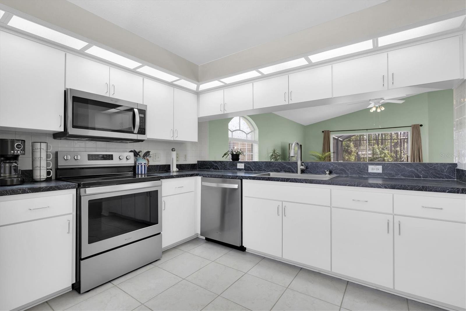 Listing photo id 9 for 11700 Leda Lane