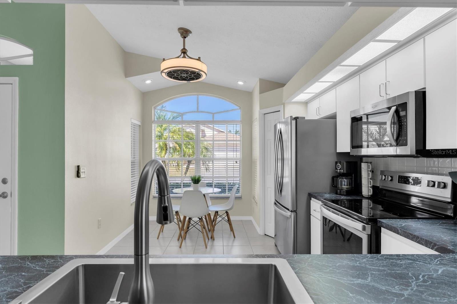 Listing photo id 10 for 11700 Leda Lane