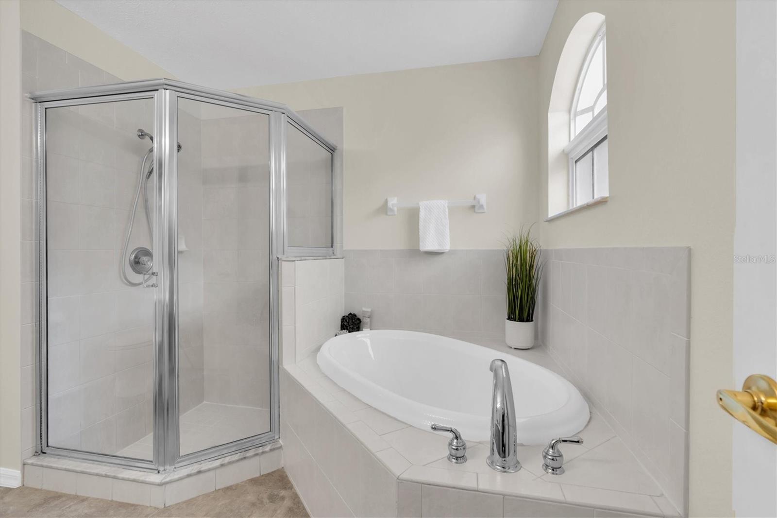 Listing photo id 16 for 11700 Leda Lane