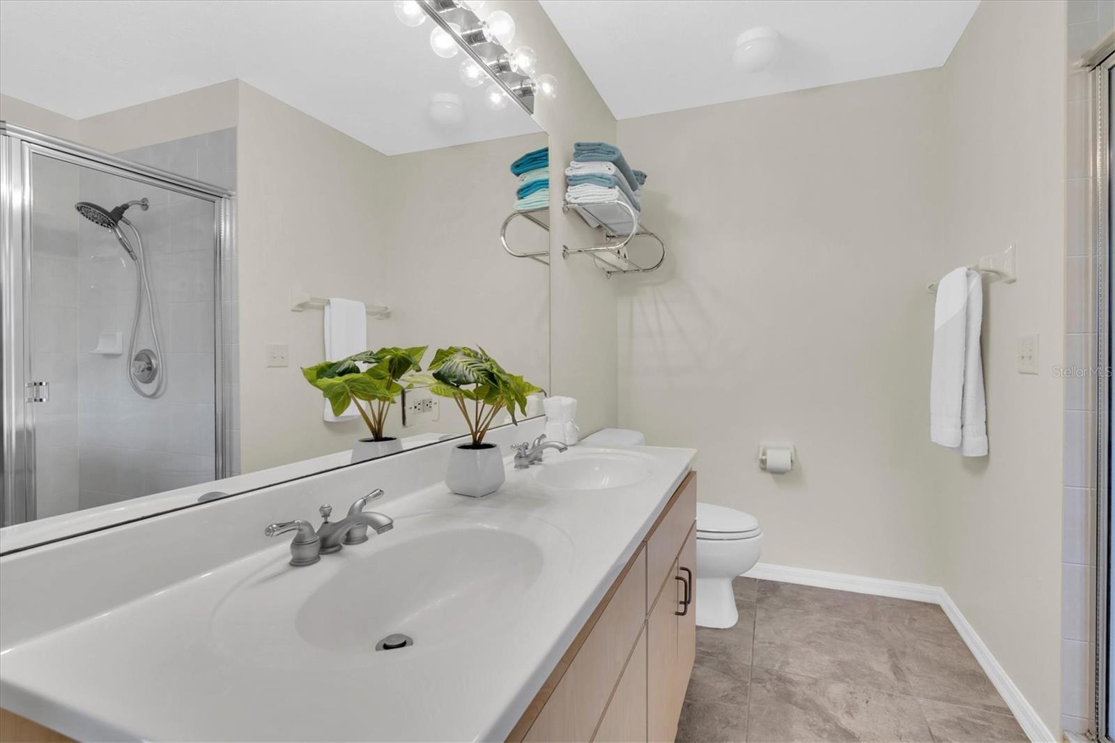 Listing photo id 17 for 11700 Leda Lane