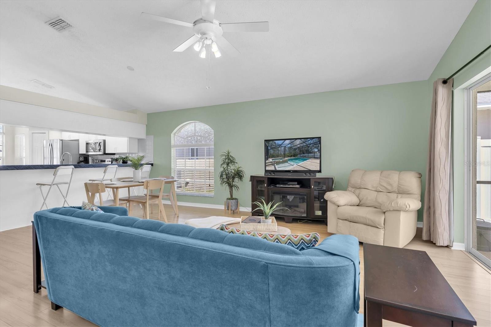 Listing photo id 3 for 11700 Leda Lane