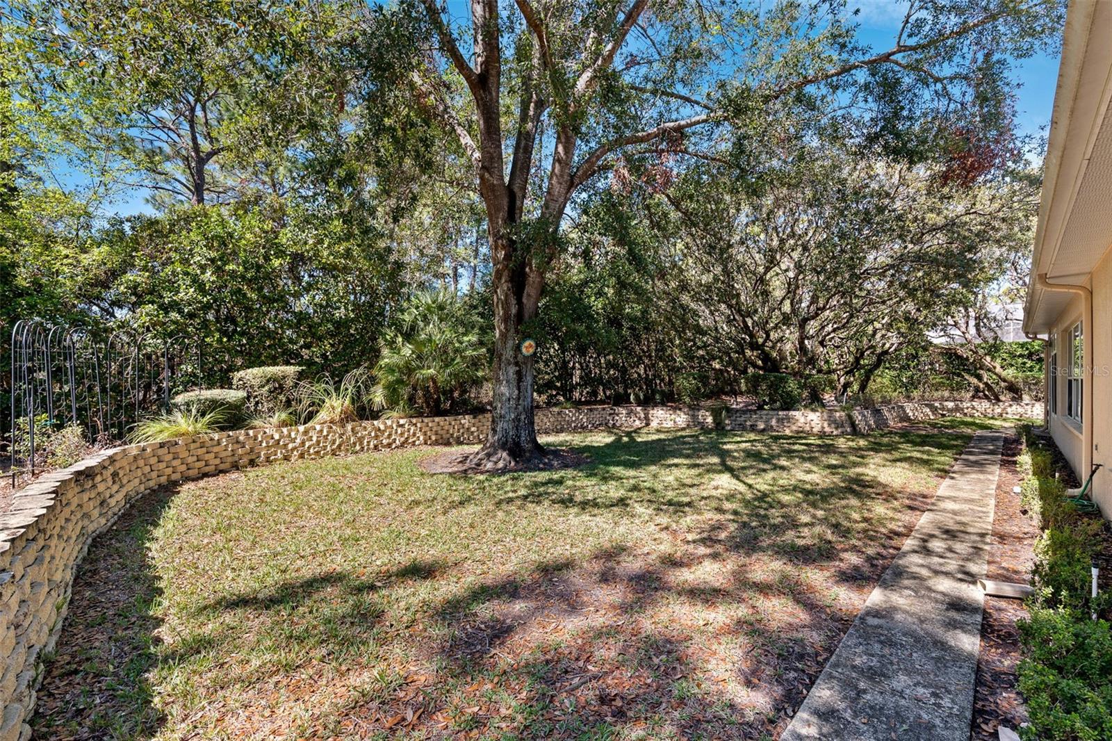 Listing photo id 63 for 5383 Firethorn Point