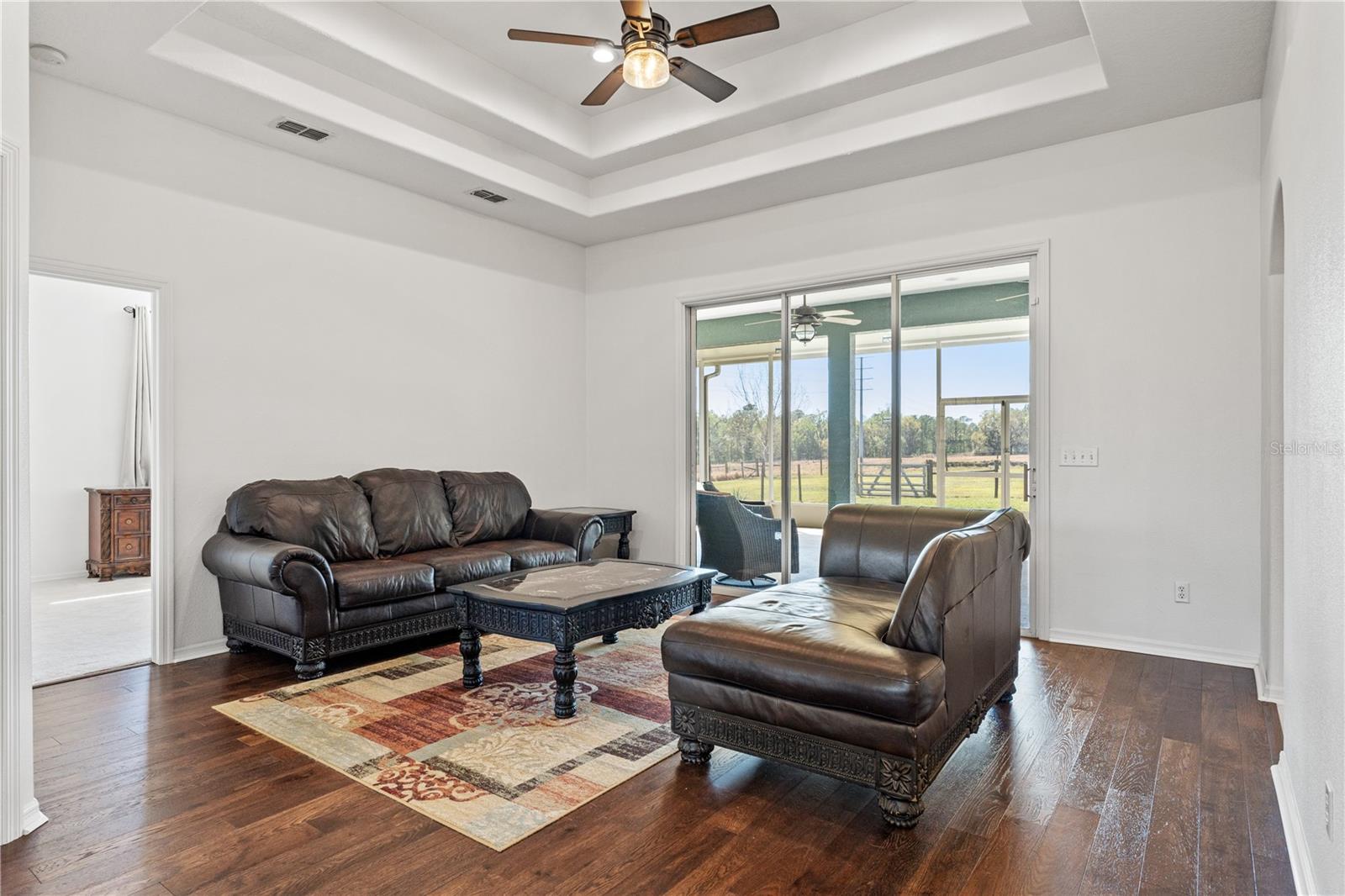 Listing photo id 12 for 6413 Emerson Road