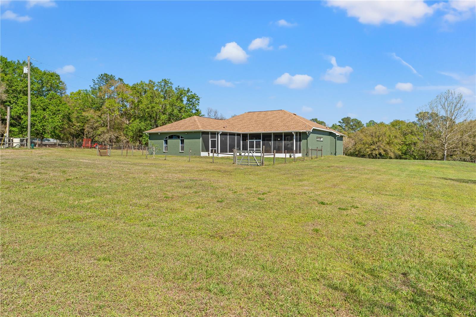 Listing photo id 4 for 6413 Emerson Road