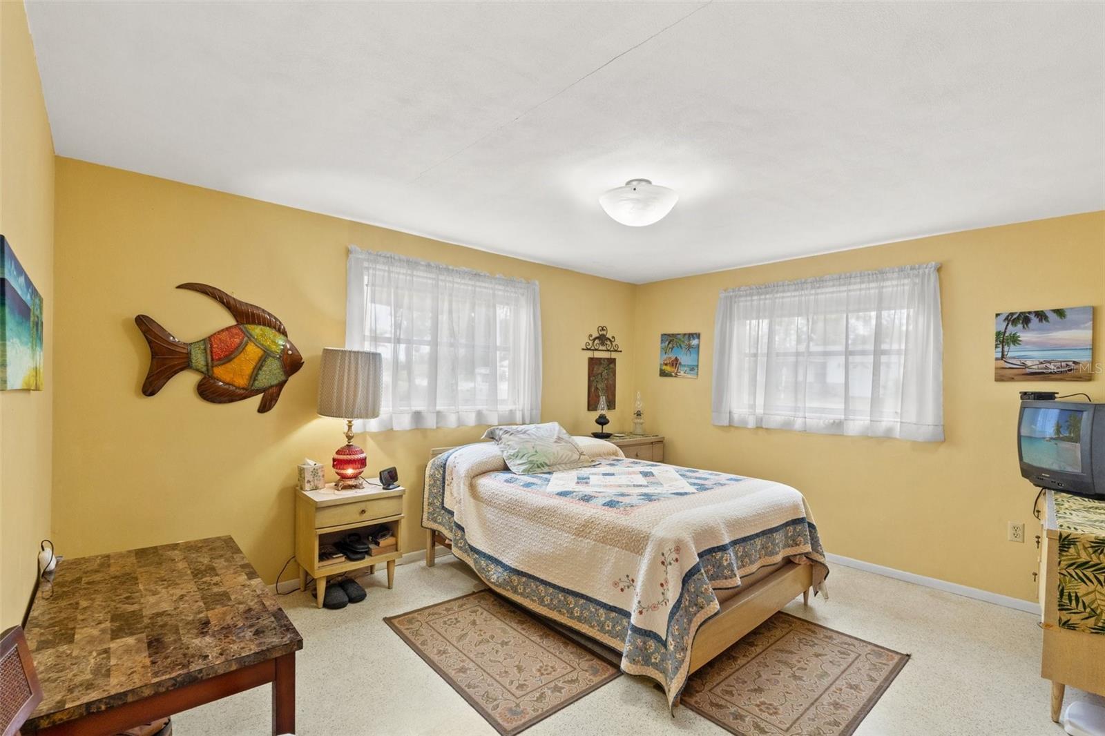 Listing photo id 11 for 5031 Overlook Drive