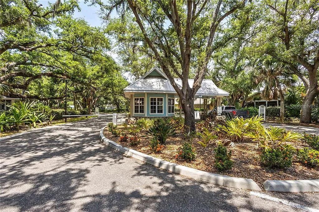 Image 33 of 48 For 19325 Water Oak Drive 205