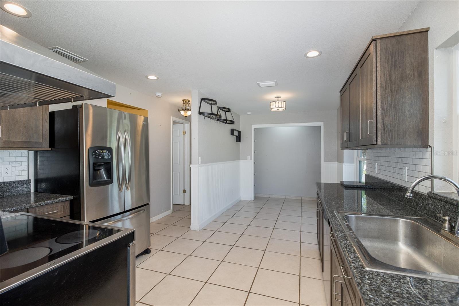 Listing photo id 11 for 7931 Rusty Oak Drive