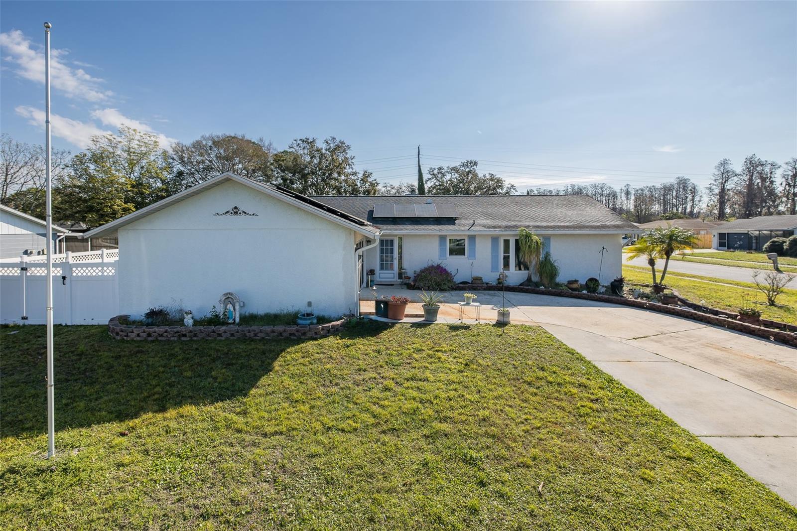 Listing photo id 0 for 7931 Rusty Oak Drive