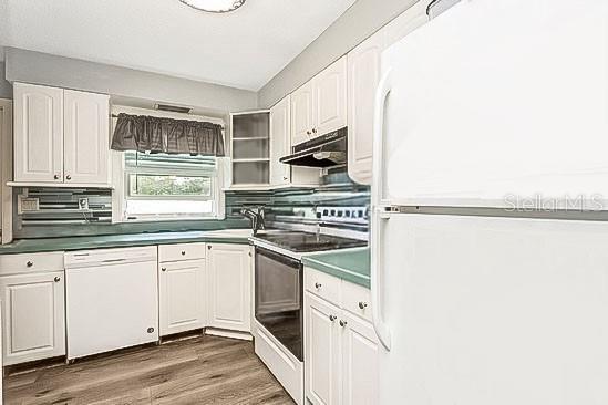 Listing photo id 19 for 4544 Cynthia Lane