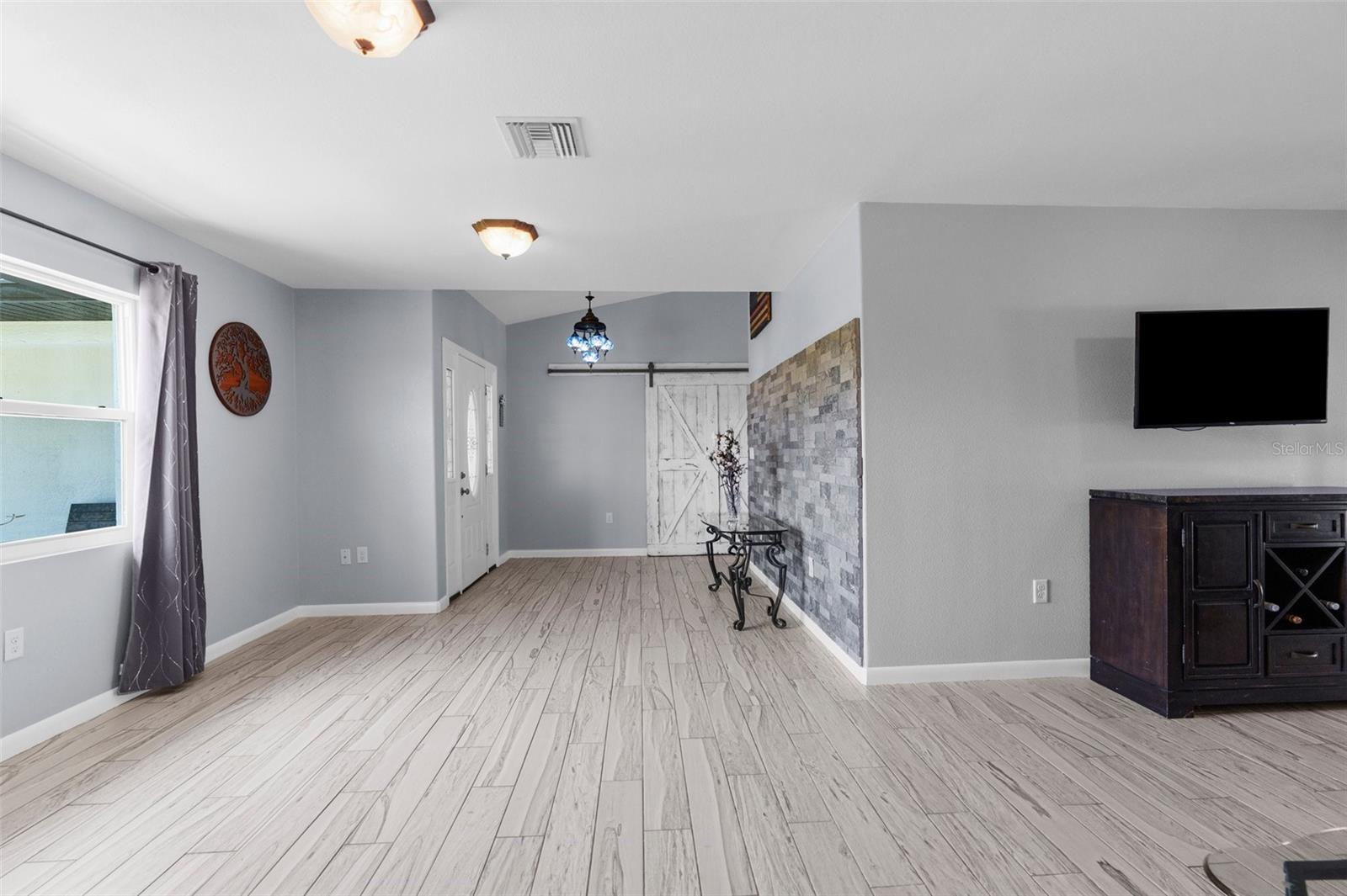 Image 18 of 48 For 13415 Ester Drive