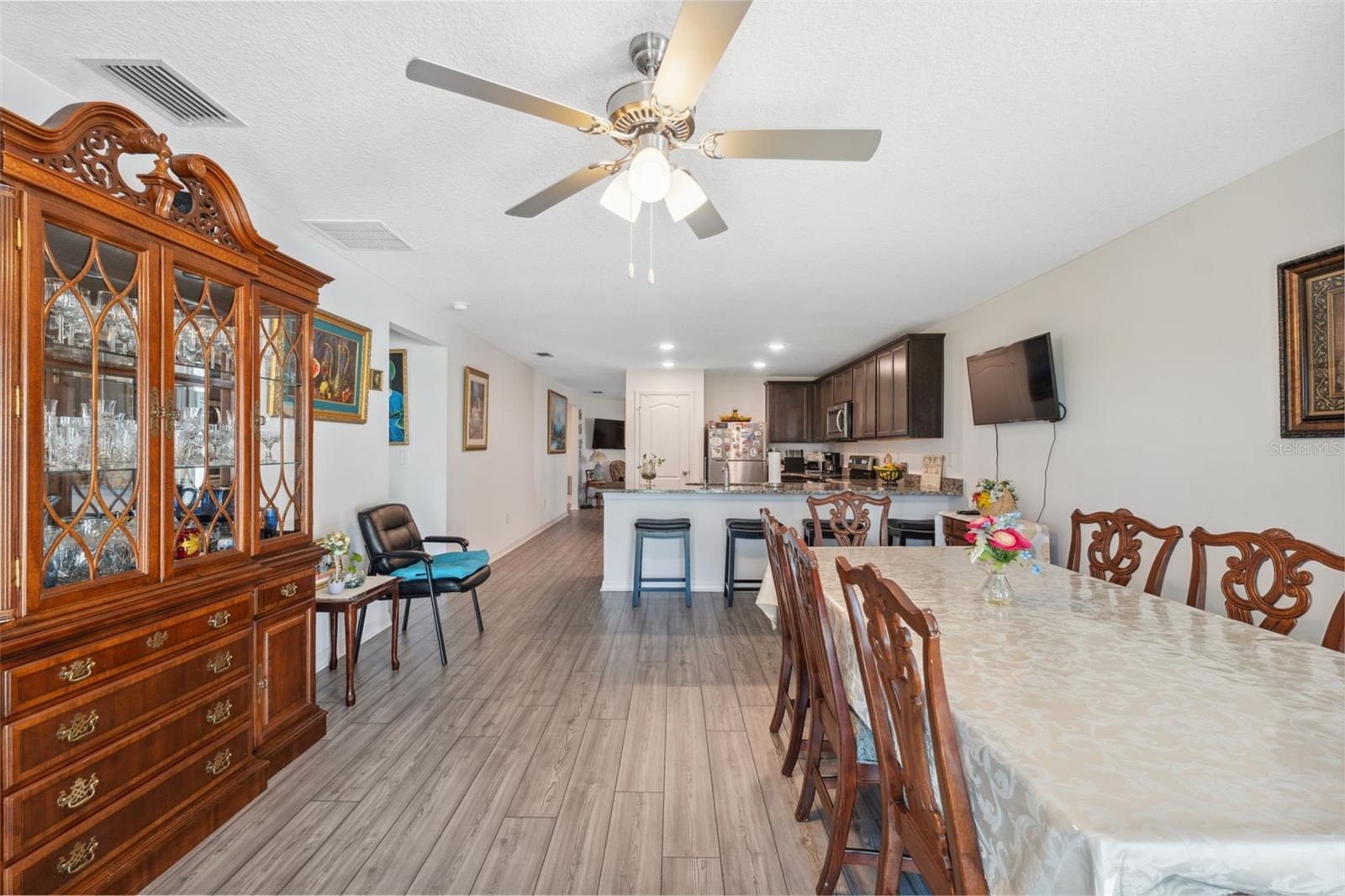 Listing photo id 11 for 5388 Fez Court