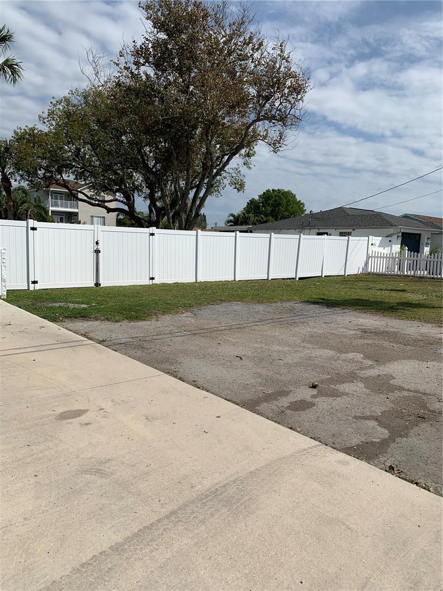 Image 4 of 12 For 13916 Berkowitz Avenue