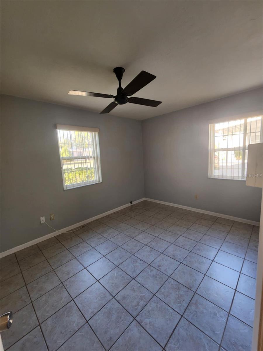 Listing photo id 15 for 7028 Merrick Lane