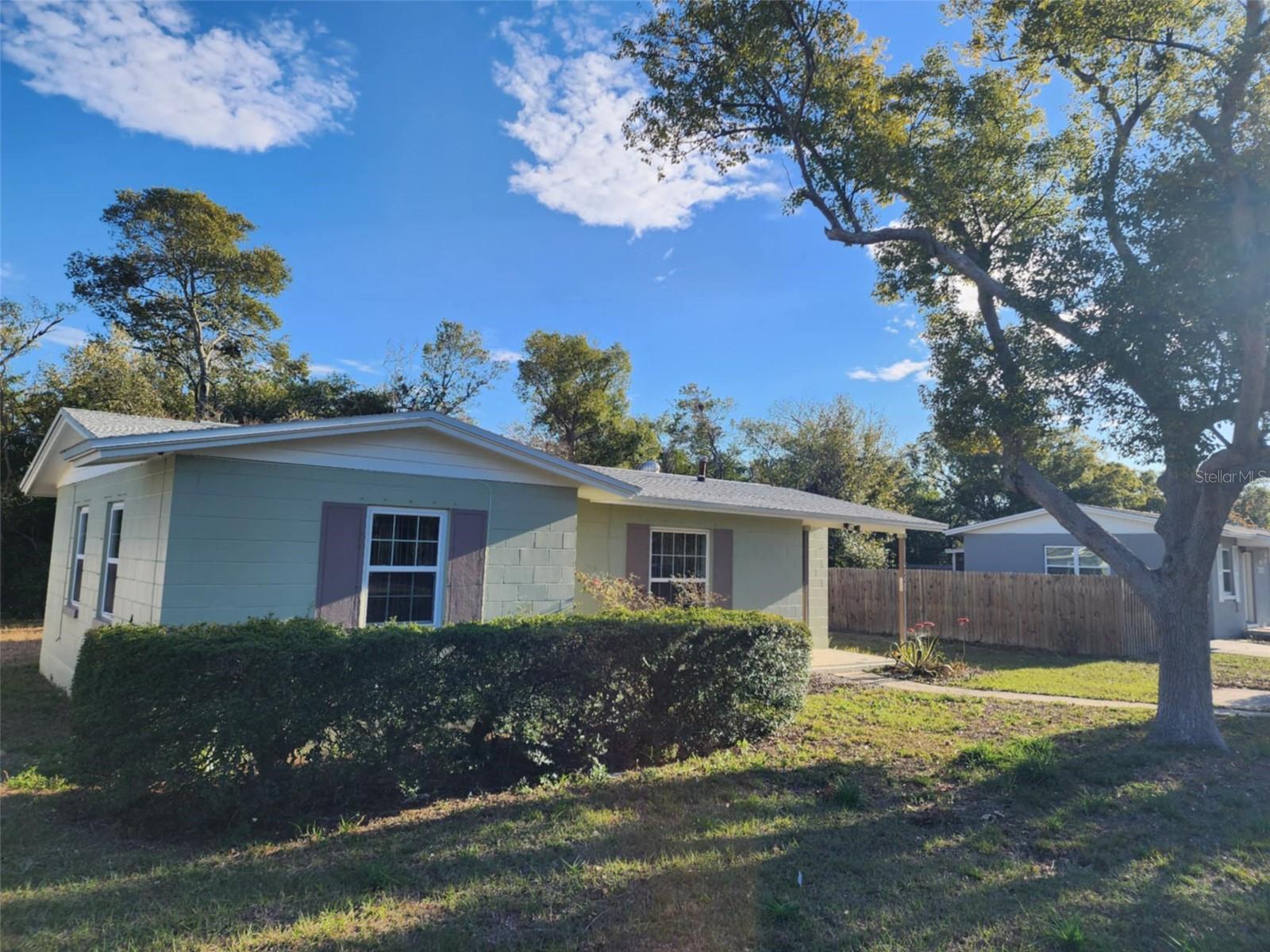 Listing photo id 0 for 7028 Merrick Lane