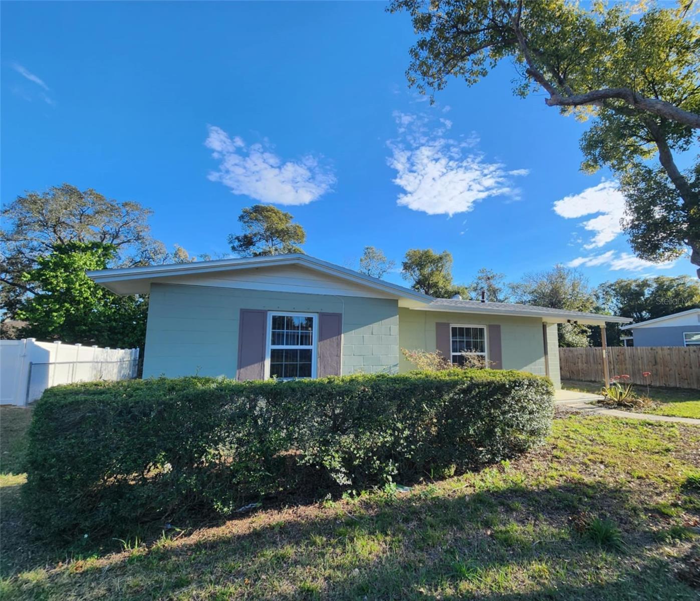 Listing photo id 1 for 7028 Merrick Lane