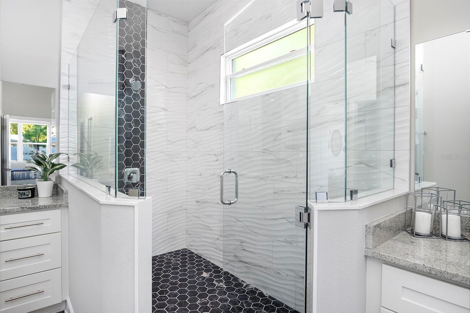 Listing photo id 12 for 3 Dahlia Court N