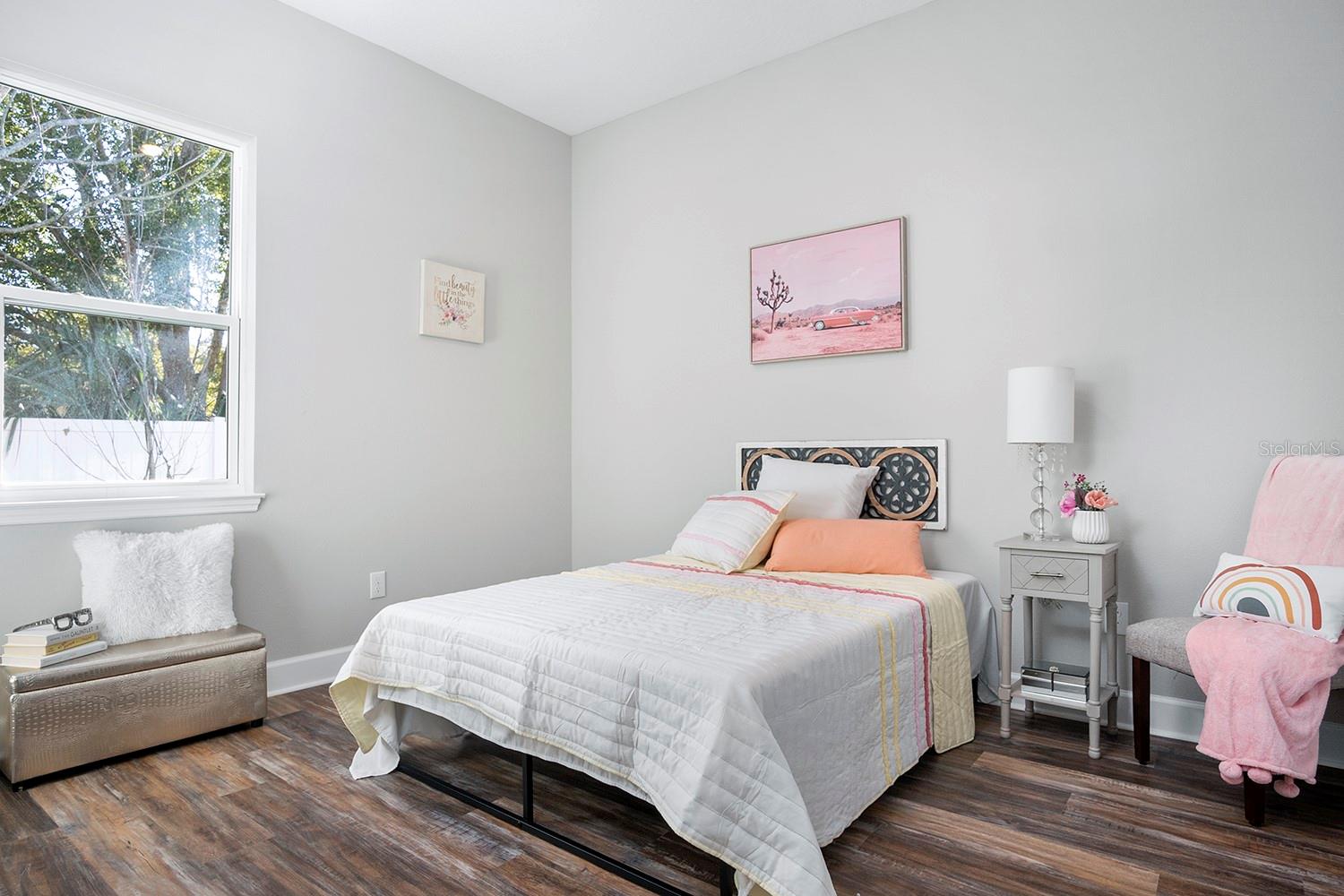 Listing photo id 15 for 3 Dahlia Court N