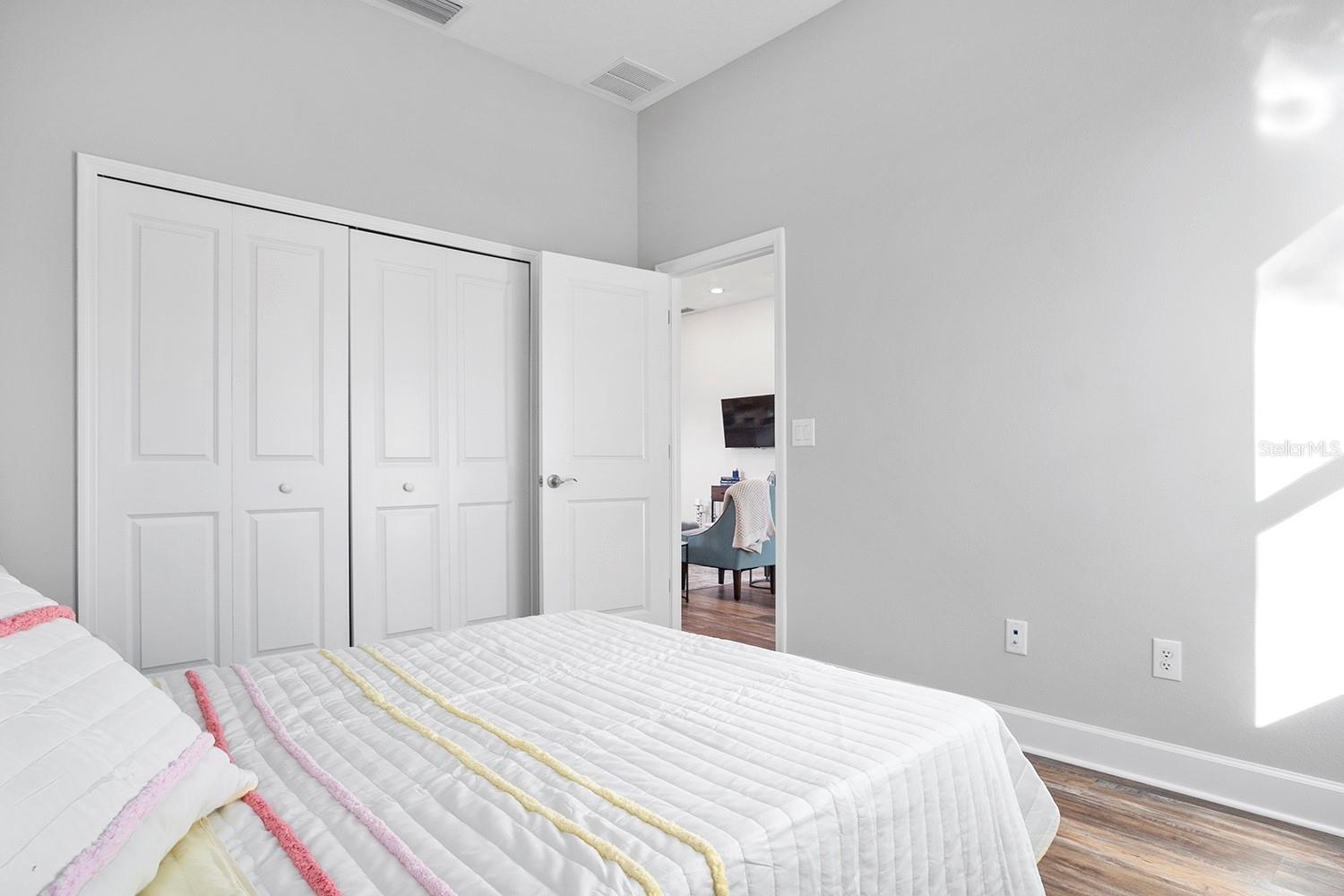 Listing photo id 16 for 3 Dahlia Court N