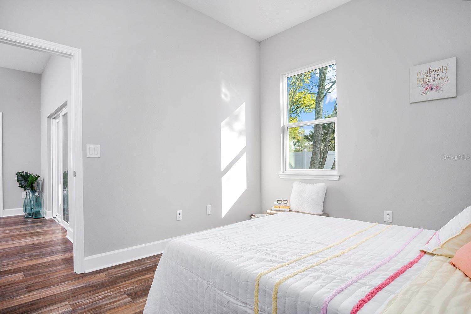 Listing photo id 17 for 3 Dahlia Court N