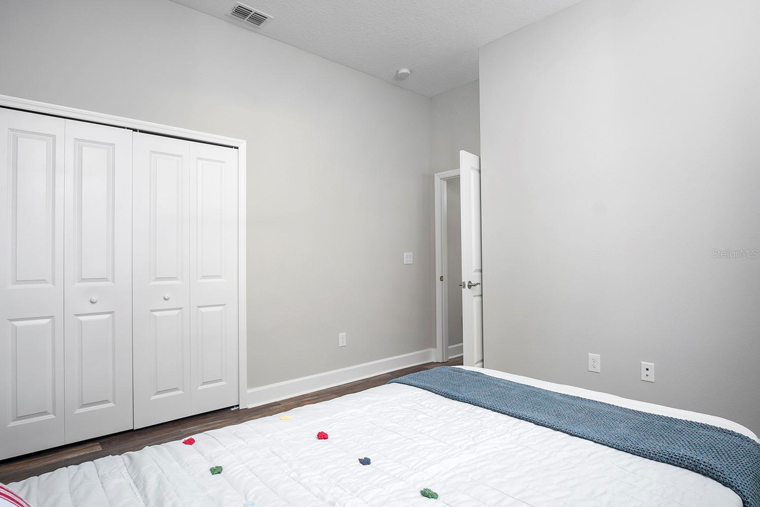 Listing photo id 26 for 3 Dahlia Court N