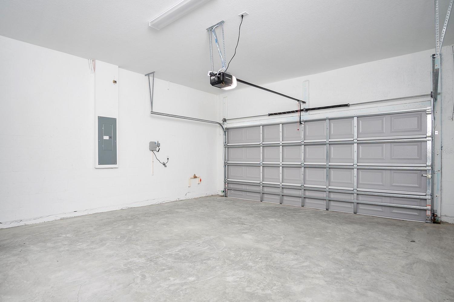 Listing photo id 31 for 3 Dahlia Court N