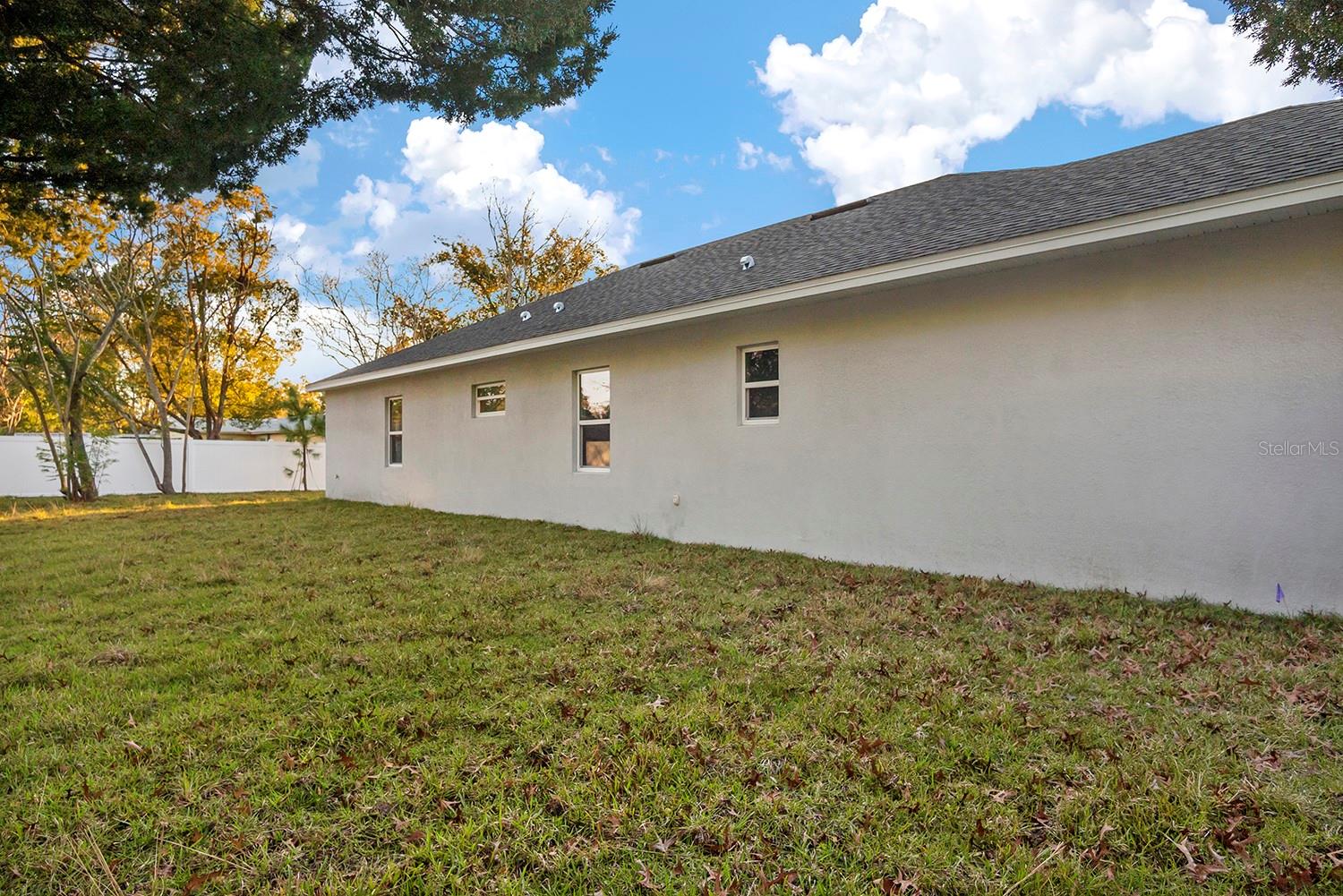 Listing photo id 33 for 3 Dahlia Court N