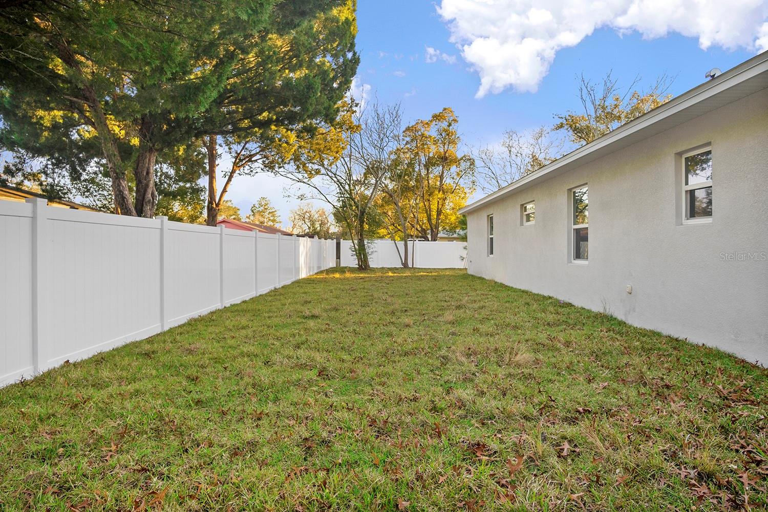Listing photo id 34 for 3 Dahlia Court N