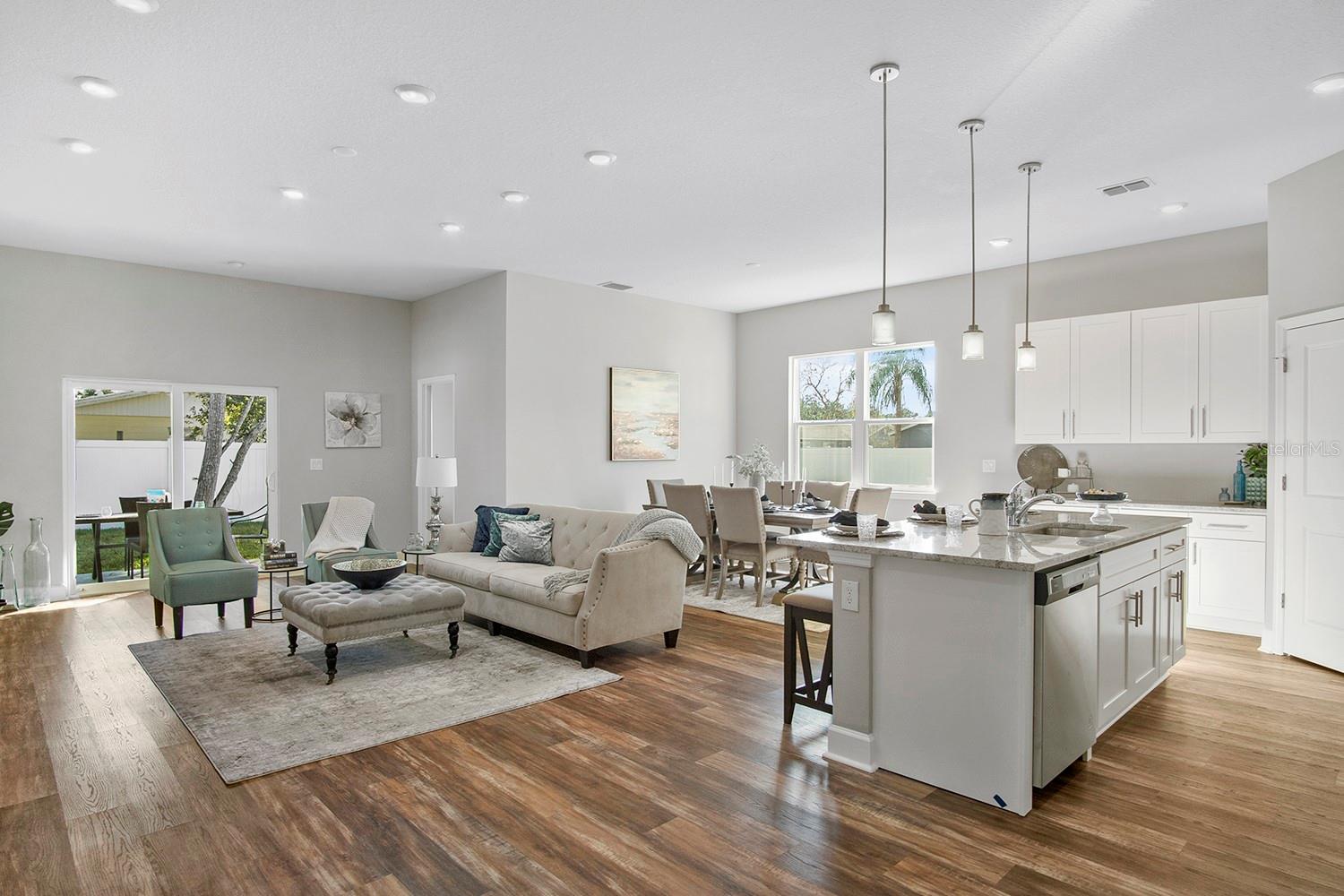 Listing photo id 3 for 3 Dahlia Court N