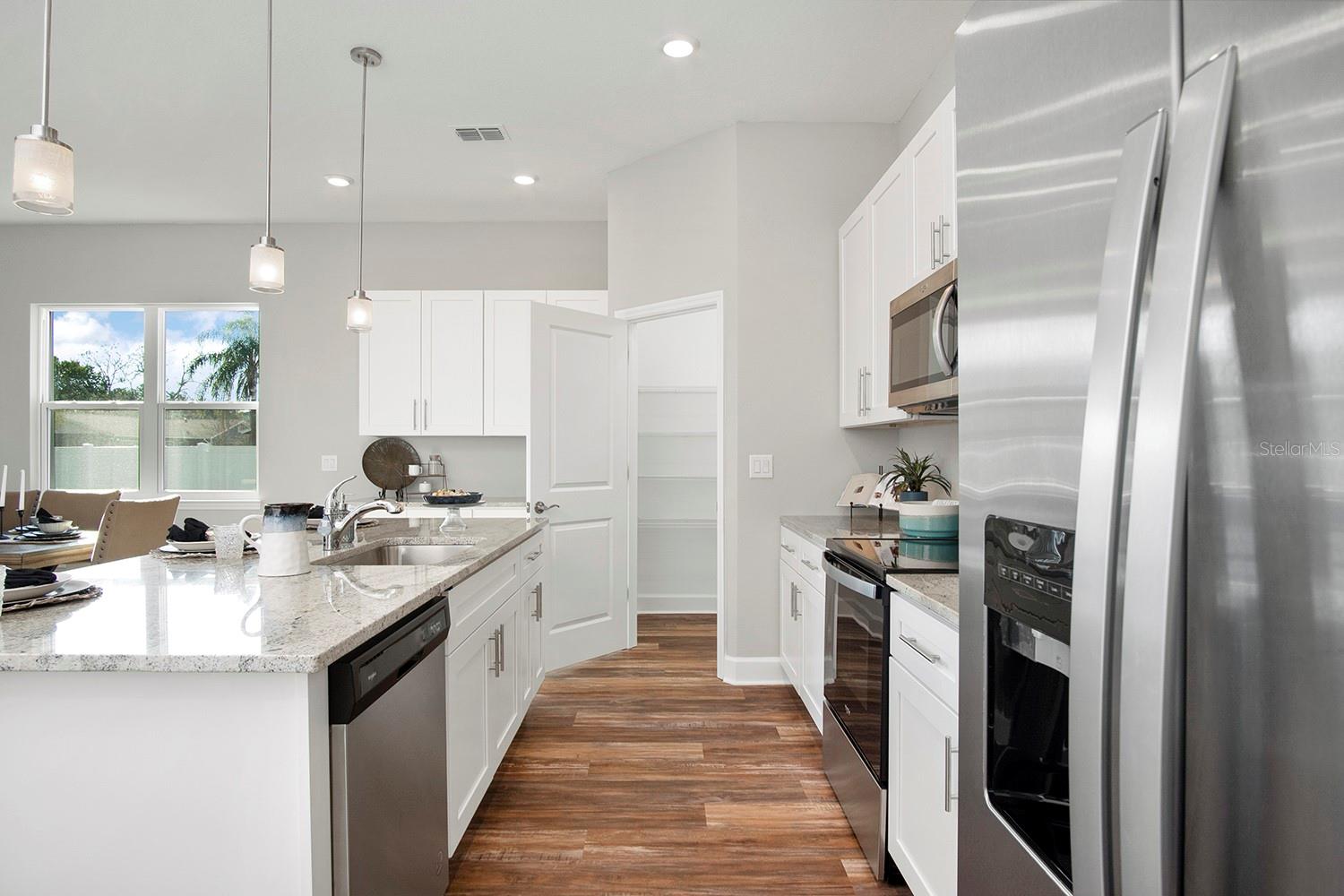 Listing photo id 5 for 3 Dahlia Court N