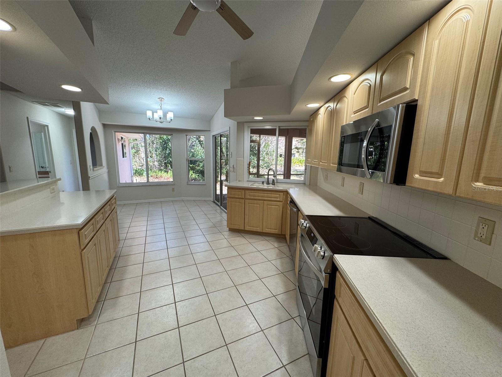 Image 11 of 31 For 4 Sandpine Court W