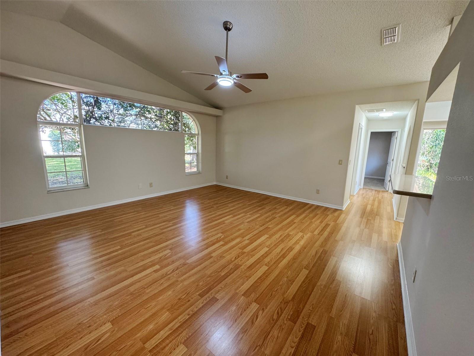 Image 15 of 31 For 4 Sandpine Court W