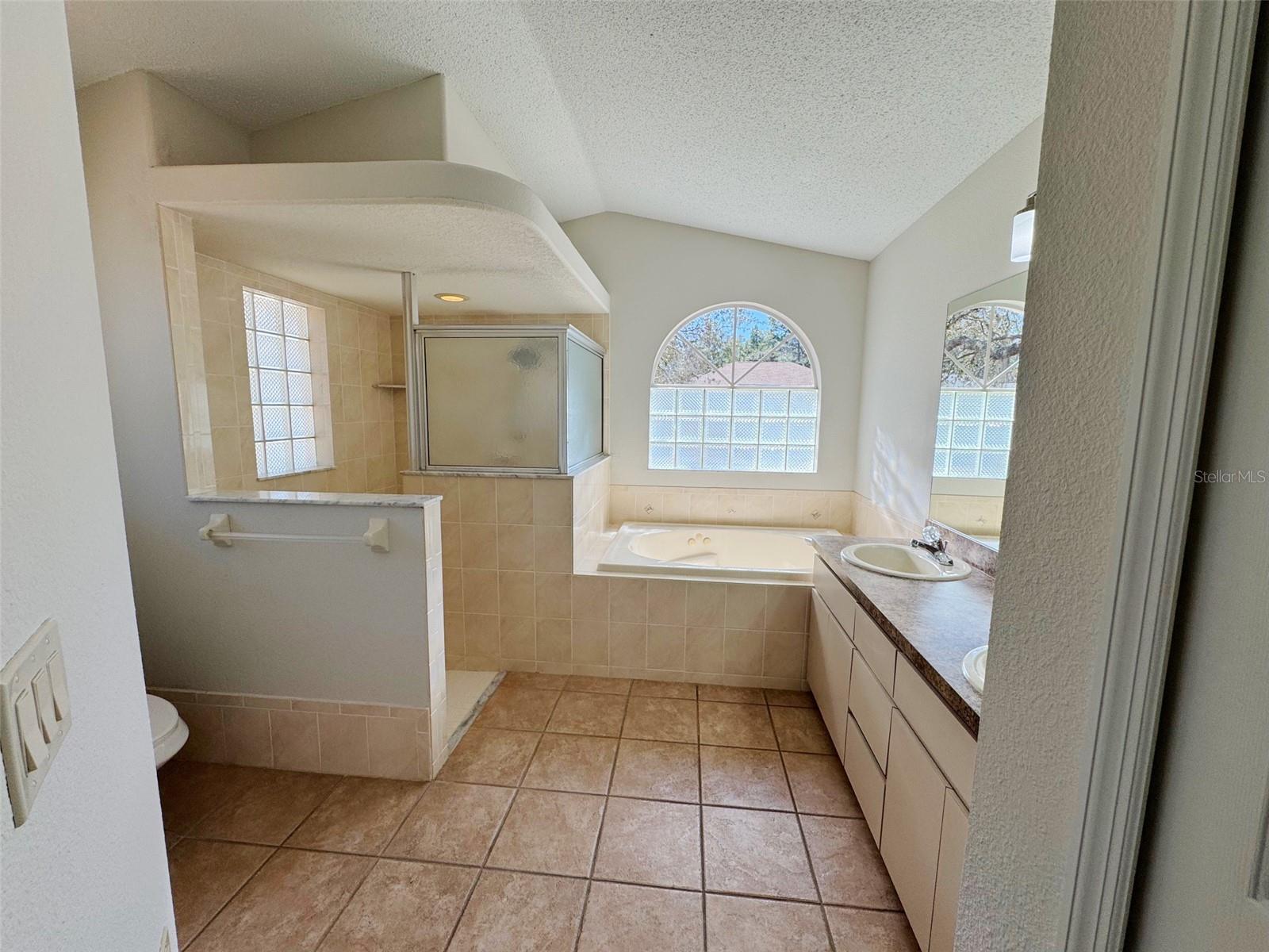 Image 20 of 31 For 4 Sandpine Court W