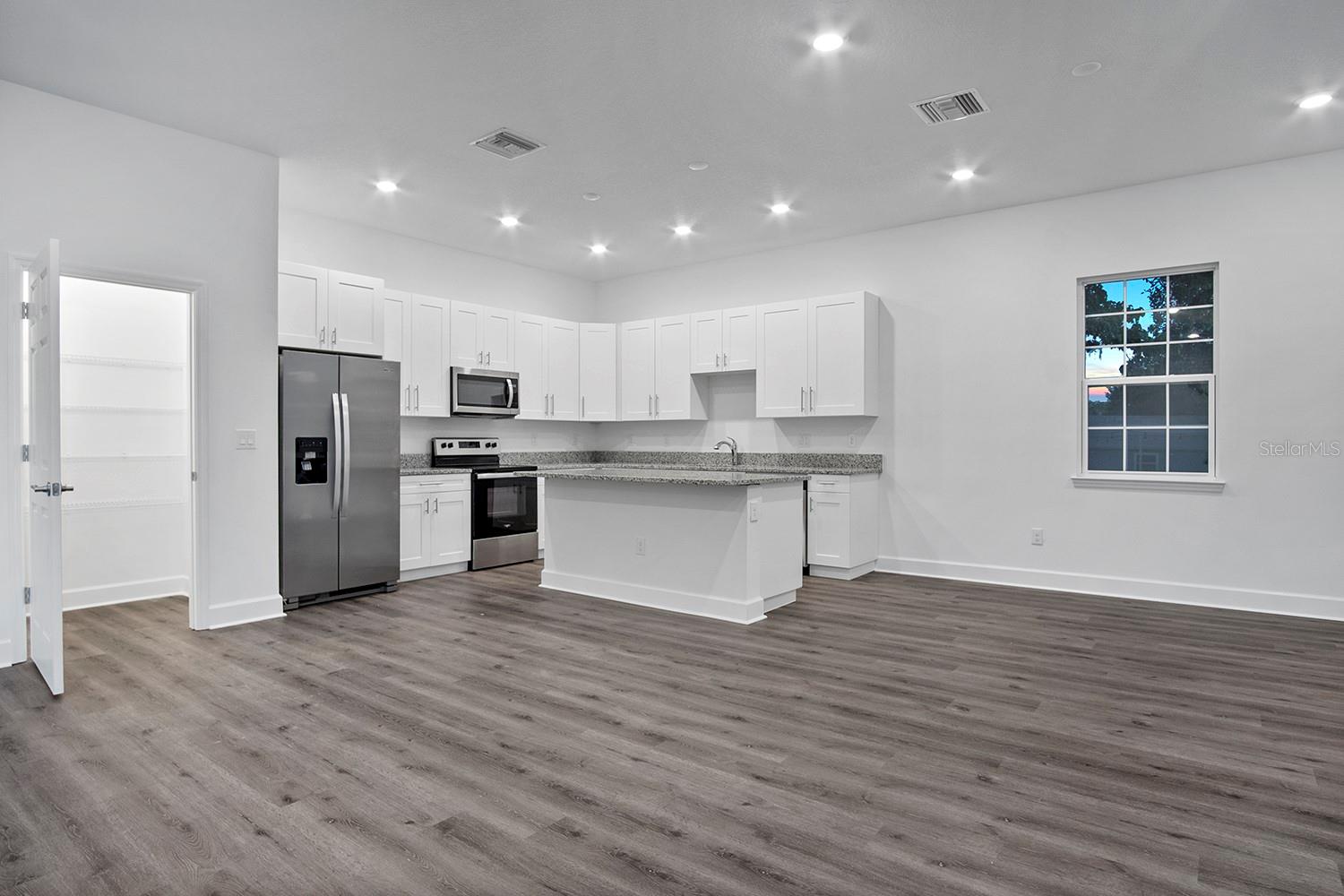 Image 7 of 28 For 9 Dusty Miller Court