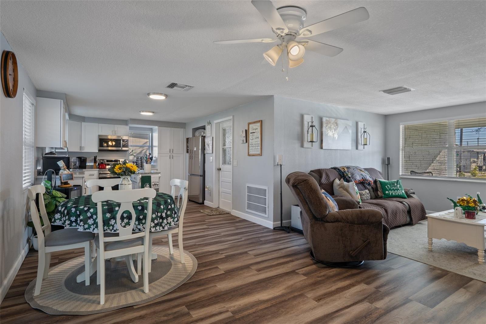 Listing photo id 8 for 2205 Peggy Drive