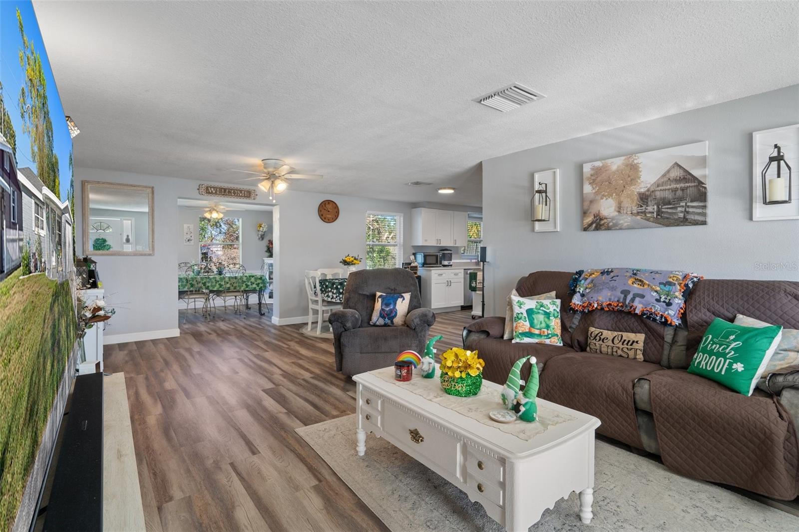 Listing photo id 10 for 2205 Peggy Drive