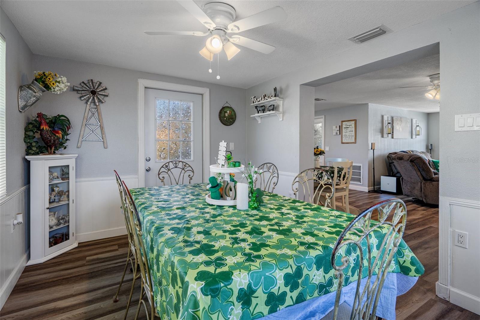 Listing photo id 12 for 2205 Peggy Drive