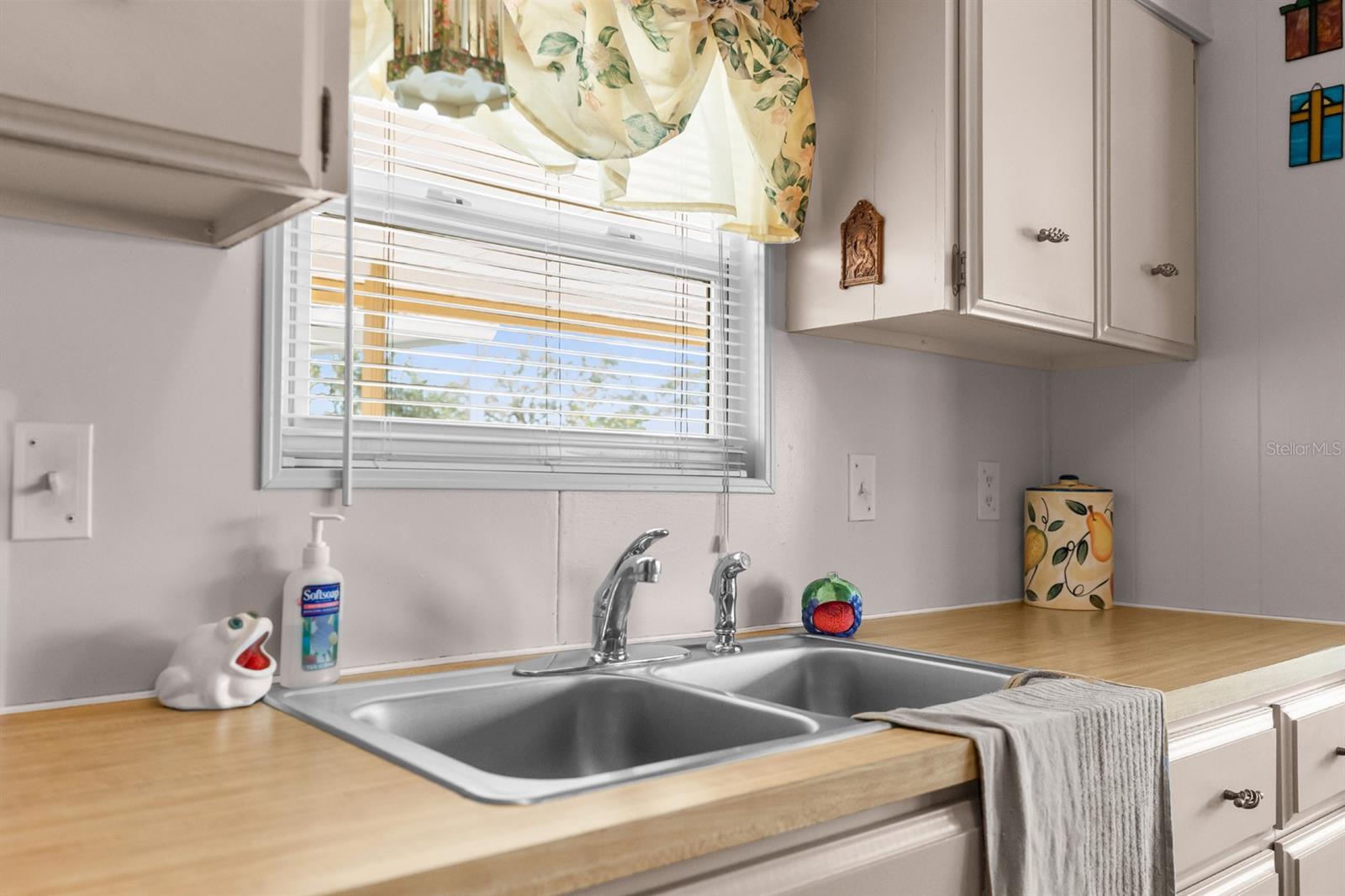 Image 7 of 34 For 8134 Baycrest Drive