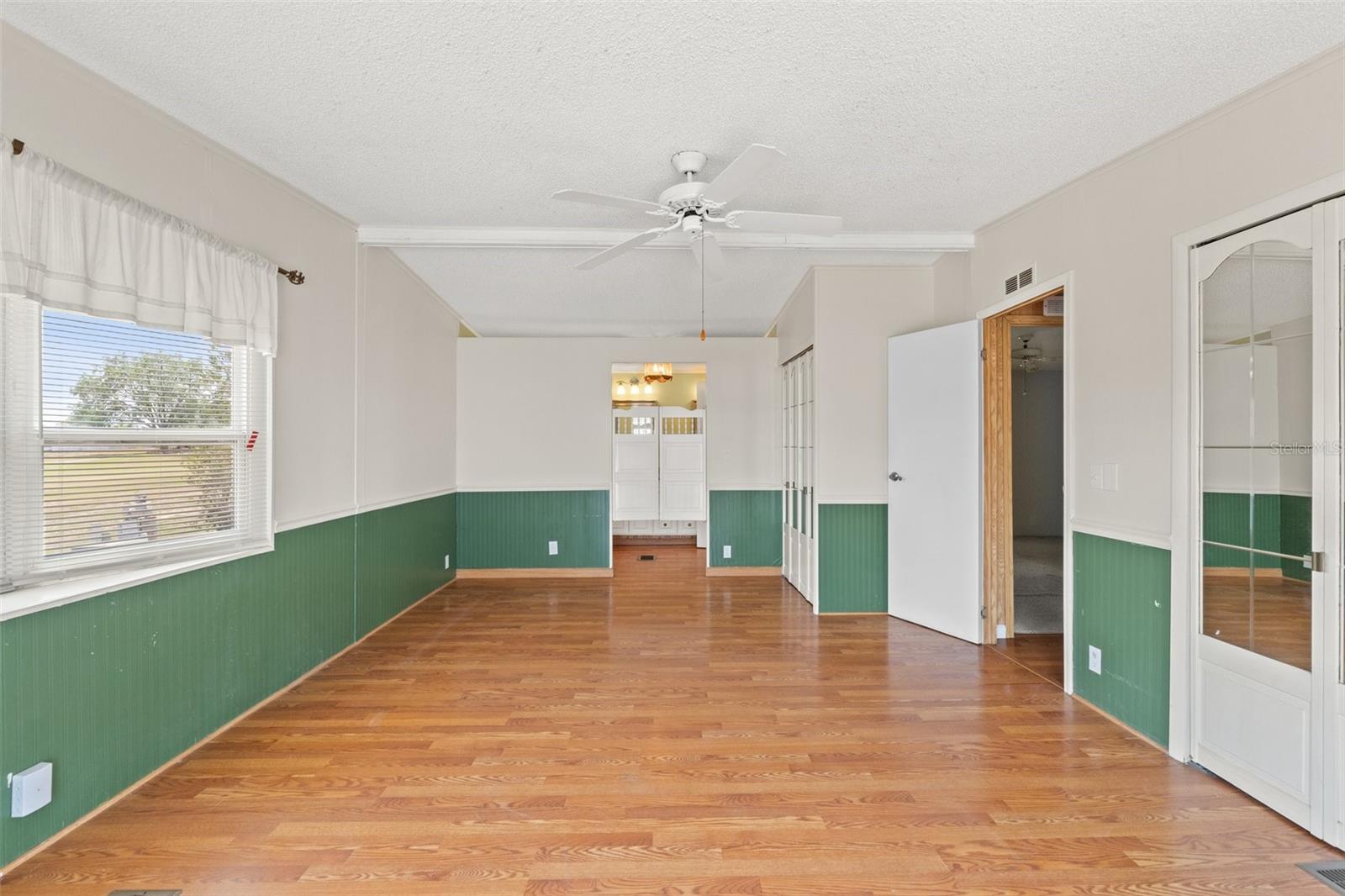 Image 10 of 40 For 14823 Rialto Avenue